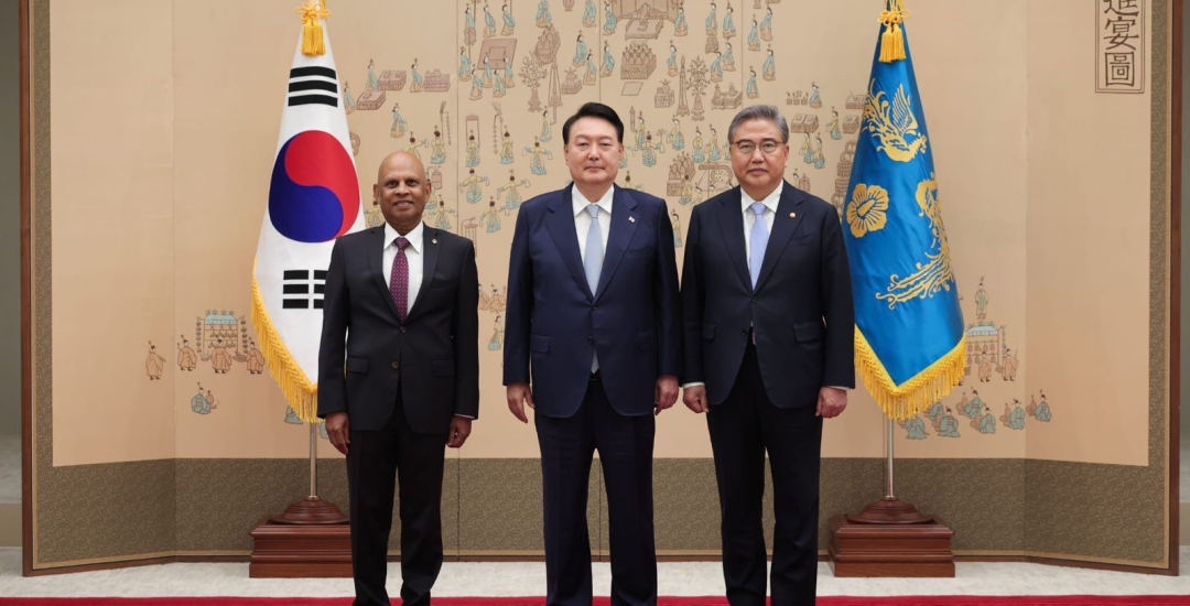 The New Non-Resident Ambassador of Maldives to the Republic of Korea presents his Letter of Credence to the President of the Republic of Korea